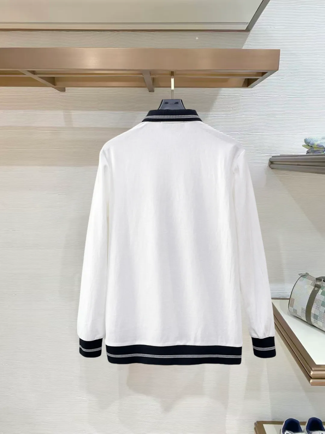 Casablanca New Arrival long-sleeved Polo shirt, original fabric, official Same Style, made of pure cotton pique fabric, custom-made in the same vat, feels very comfortable and smooth, very wide and stylish, produced by a first-line brand Factory, imported Behringer embroidery machine, embroidery is full and textured, collar and collar ribs are woven with imported yarn, will not deform after long-term wear, the most New Arrival style in autumn and winter, fashionable and individual, super Versatile and good-looking Very suitable for both men and women. A must-have item for everyone. Size: M-XXXL
